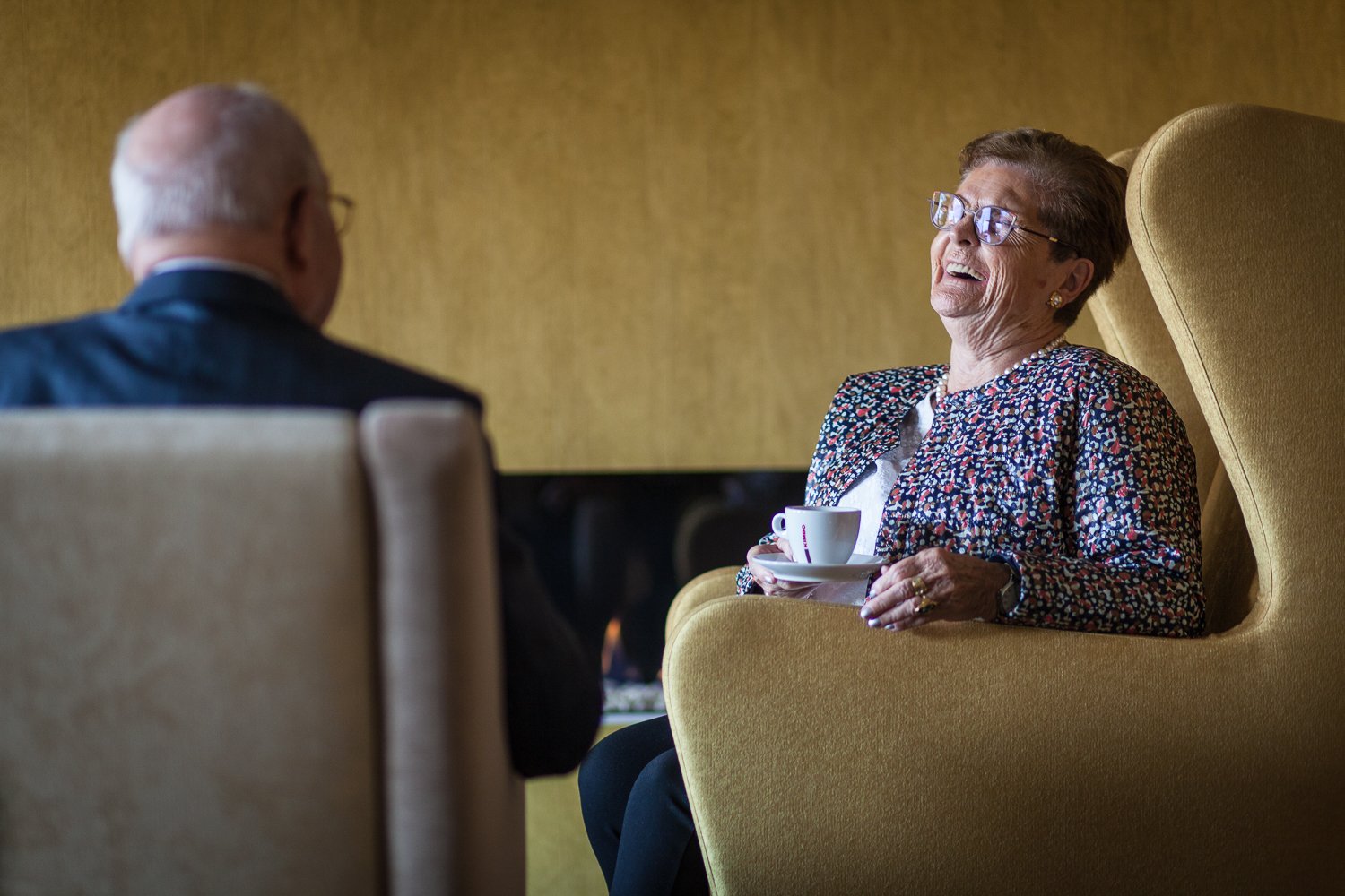lachende_vrouw_rusthuis_vulpia_in_zetel